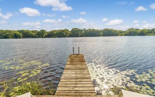 15 Lake View Ct, Southampton, NY 11968