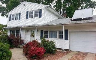 15 Leo Ct, Bay Shore, NY 11706