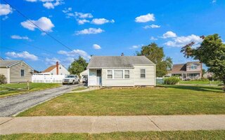 15 Locust Ave, Farmingdale, NY 11735