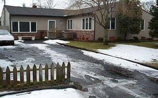 15 Marshall St, Massapequa, NY 11758