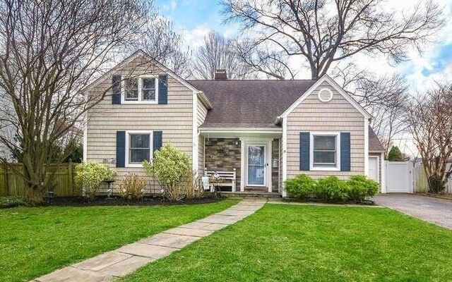 15 Polly Ln, Glen Head, NY 11545 (Yard)
