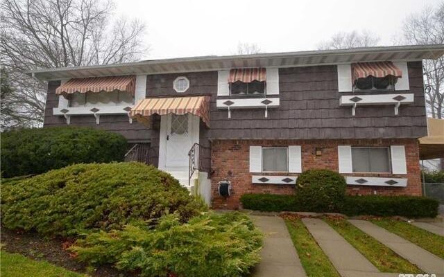 15 Rolan Ct, Islip Terrace, NY 11752