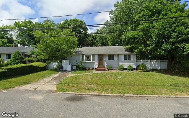 15 Rugby St, Brentwood, NY 11717