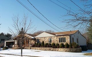 15 Tanwood Dr, Massapequa, NY 11758