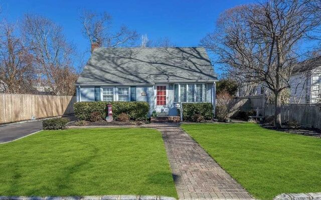 15 W Hemlock St, Islip, NY 11751 (Yard)