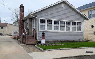 150 Beach 3rd St, Far Rockaway, NY 11691