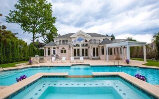 150 Crabapple Rd, Manhasset, NY 11030