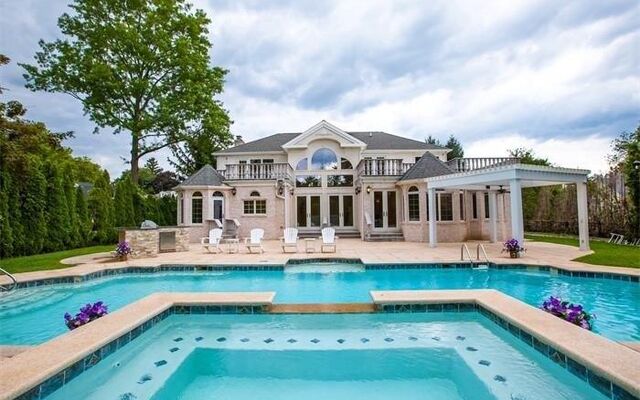 150 Crabapple Rd, Manhasset, NY 11030 (House View)