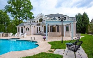 150 Crabapple Rd, Manhasset, NY 11030
