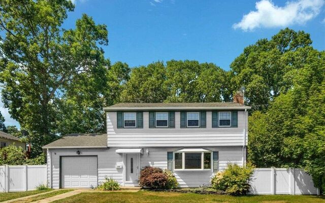 150 W 3rd St, Deer Park, NY 11729