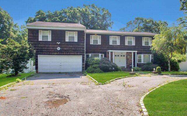 151 Harned Rd, Commack, NY 11725