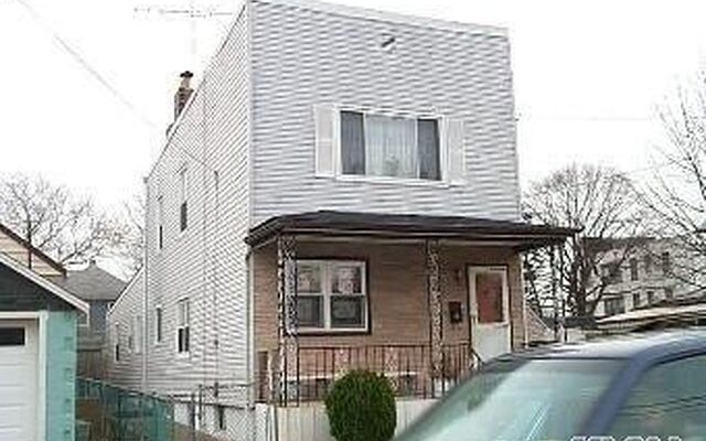 151 Lincoln Ave, Mineola, NY 11501