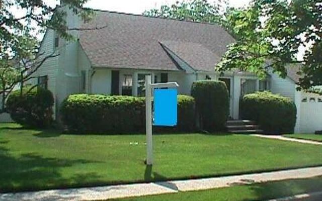 1515 Paul St, North Baldwin, NY 11510