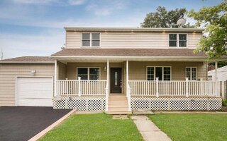 152 N Nassau Ave, Massapequa, NY 11758