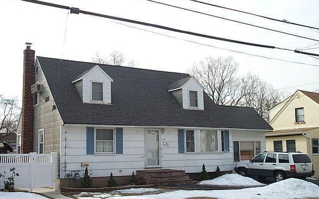 152 Yoakum Ave, Farmingdale, NY 11735