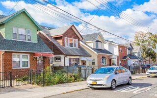 154-24 Barclay Ave, Flushing, NY 11355