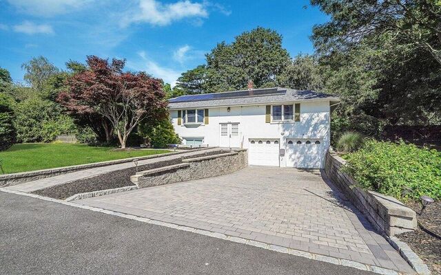 1548 Spur Drive Dr S, Islip, NY 11751 (House View)