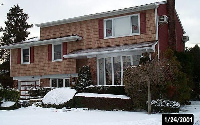 1554 Holiday Park Dr, Wantagh, NY 11793