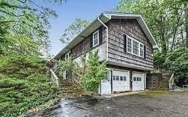 156 Sugar Toms Ln, East Norwich, NY 11732 (House View)