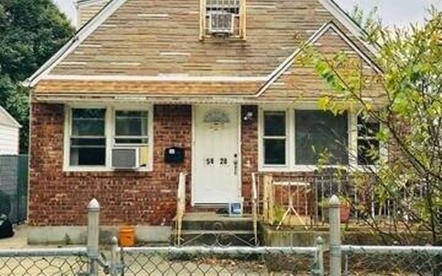 158-28 73rd Ave, Fresh Meadows, NY 11366