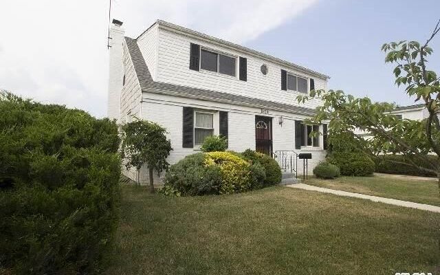 1588 Woodstock St, Elmont, NY 11003