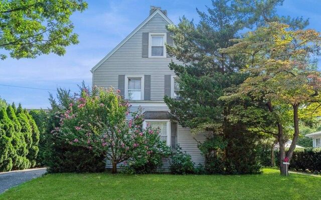159 Brixton Rd, Garden City, NY 11530 (Porch)