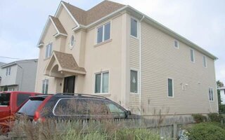 159 Wrights Ln, Oceanside, NY 11572