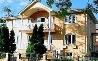 16-20 150th St, Whitestone, NY 11357