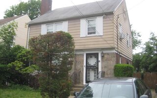 16 Bernhard St, Hempstead, NY 11550