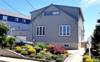 16 Brockmeyer Dr, Massapequa, NY 11758