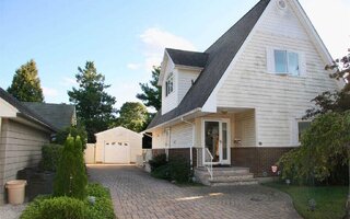 16 Brook St, Sayville, NY 11782