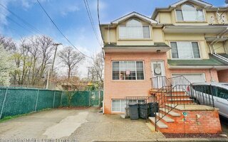 16 Cranberry Ct, Staten Island, NY 10309