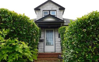 16 Elizabeth Ave, Hempstead, NY 11550