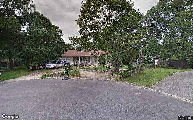 16 Goodale Ct, Riverhead, NY 11901