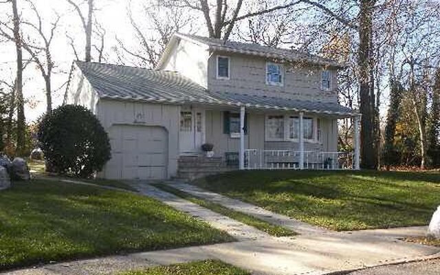 16 Imperial Ct, East Northport, NY 11731