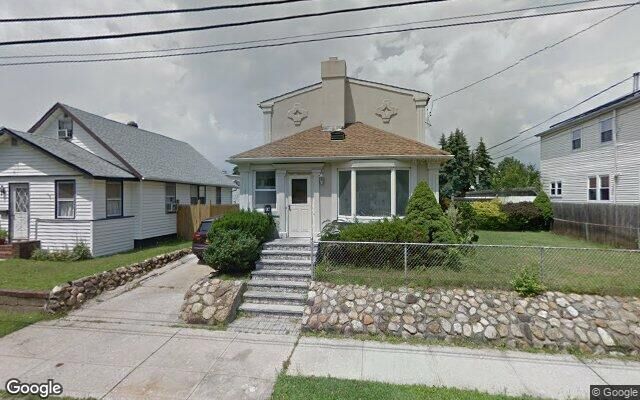16 Irving Ave, Lindenhurst, NY 11757