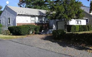 16 Joyce Ave, Massapequa, NY 11758