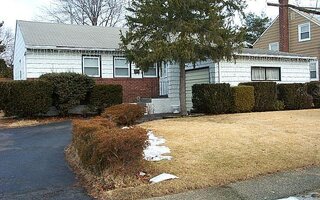 16 Joyce Ave, Massapequa, NY 11758