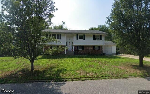16 Linden St, Coram, NY 11727