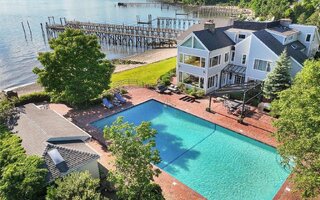 16 Plum Beach Point Rd, Port Washington, NY 11050