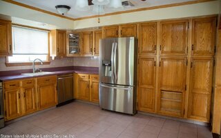 16 Poi Ct, Staten Island, NY 10314