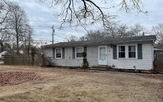 16 Sagewood Dr, Shirley, NY 11967