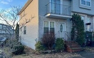 16 Sky Ln, Staten Island, NY 10304