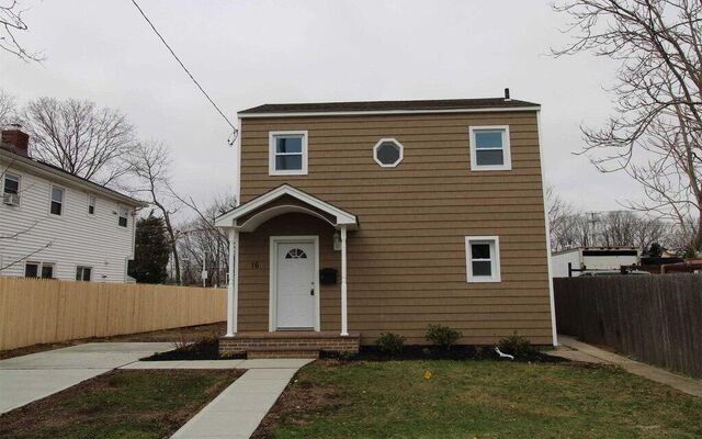 16 W Pennywood Ave, Roosevelt, NY 11575