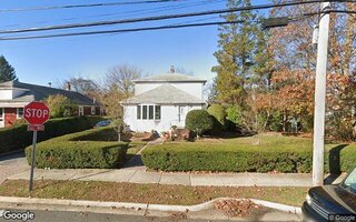 16 Walnut Ave E, Farmingdale, NY 11735