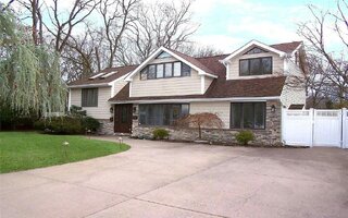 16 Wildwood Ln, Smithtown, NY 11787