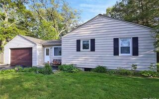 16 Wilson Ave, Amityville, NY 11701