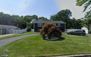 16 Winside Ln, Coram, NY 11727