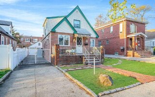 160-31 27th Ave, Flushing, NY 11358