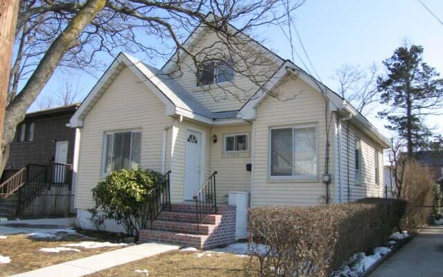 160 Argyle Ave, Uniondale, NY 11553